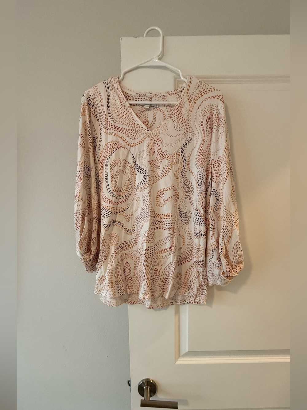 ✨ Chico's Abstract Textured Swirl V-Neck Boho Blouse Top Size 3 XL 💛